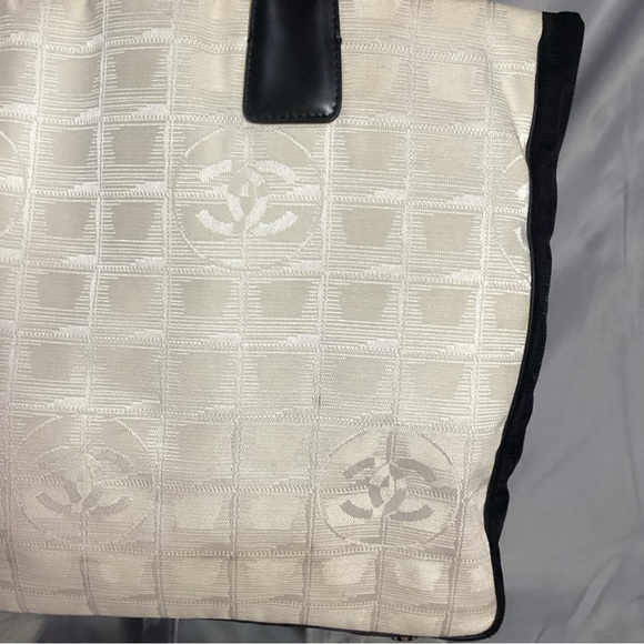 RARE Colorblockock CHANEL CC 10469355 Travel Line Nylon/ Leather Tote Bag - Picture 7 of 14